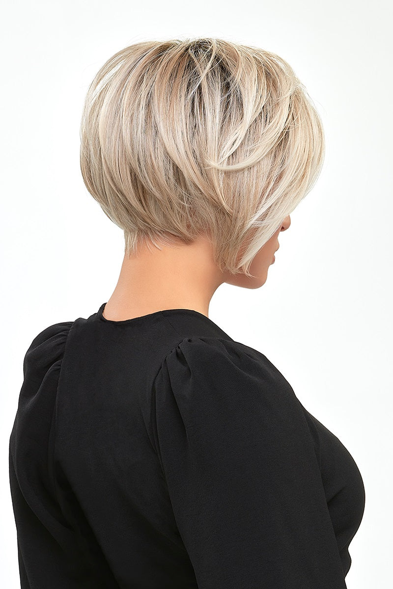 Female with hair loss wearing the bob style Ignite wig with a lace front in the shade FS17/101S18